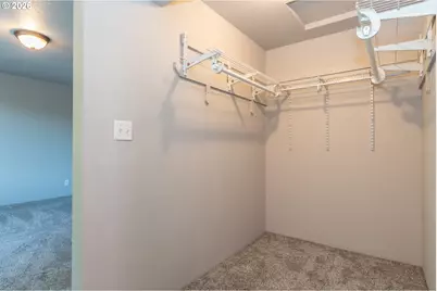 924 NE Central St, Roseburg, OR 97470 - Photo 16
