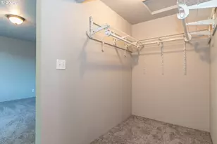924 NE Central St, Roseburg, OR 97470 - Photo 16