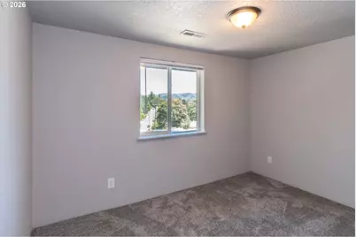 924 NE Central St, Roseburg, OR 97470 - Photo 32