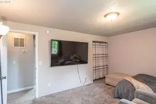 924 NE Central St, Roseburg, OR 97470 - Photo 20