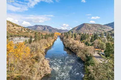 753 Rogue River Hwy, Gold Hill, OR 97525 - Photo 4