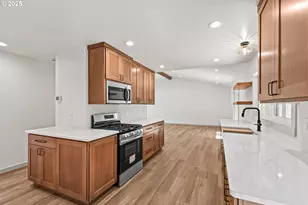 753 Rogue River Hwy, Gold Hill, OR 97525 - Photo 14