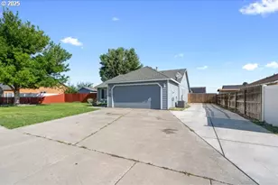 411 Bobwhite Ave, Umatilla, OR 97882 - Photo 2