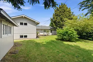 10936 NE Russell St, Portland, OR 97220 - Photo 32