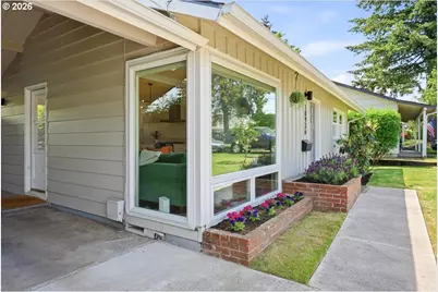 10936 NE Russell St, Portland, OR 97220 - Photo 2