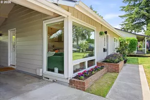 10936 NE Russell St, Portland, OR 97220 - Photo 2
