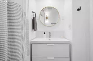 10936 NE Russell St, Portland, OR 97220 - Photo 18
