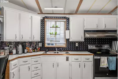 2150 Laura St #111, Springfield, OR 97477 - Photo 12