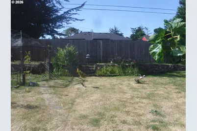 877 Pacific Ave, Coos Bay, OR 97420 - Photo 30