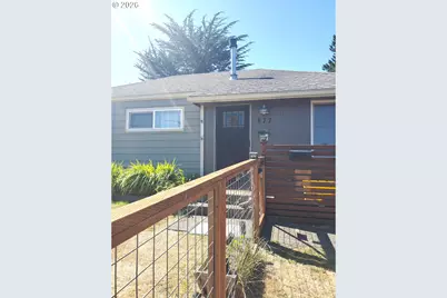 877 Pacific Ave, Coos Bay, OR 97420 - Photo 1