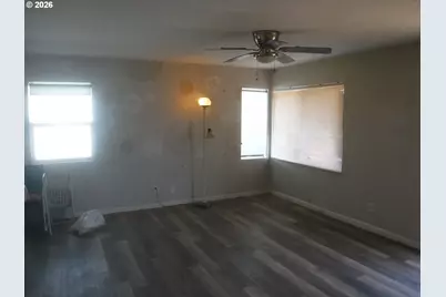 877 Pacific Ave, Coos Bay, OR 97420 - Photo 16