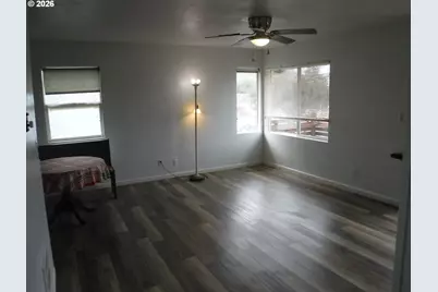 877 Pacific Ave, Coos Bay, OR 97420 - Photo 6