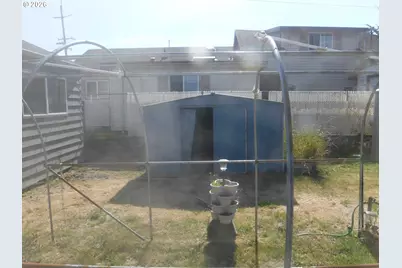 877 Pacific Ave, Coos Bay, OR 97420 - Photo 20