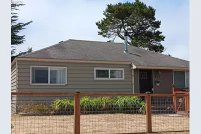 877 Pacific Ave, Coos Bay, OR 97420 - Photo 1