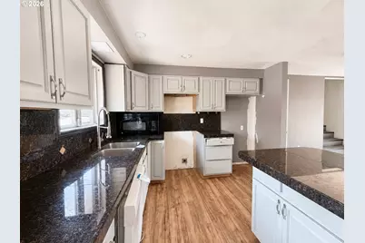 10800 SE Kathy Ln, Boring, OR 97009 - Photo 6