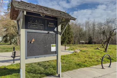 531 NE Meadow Dr, Portland, OR 97211 - Photo 36