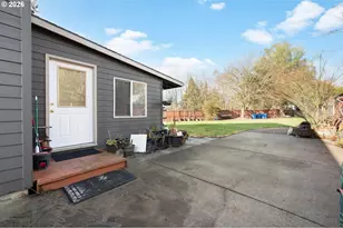 531 NE Meadow Dr, Portland, OR 97211 - Photo 26