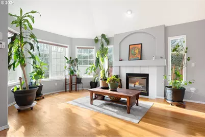 531 NE Meadow Dr, Portland, OR 97211 - Photo 6