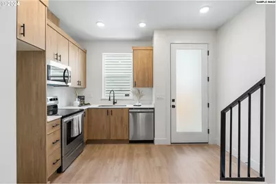 6669 N Fessenden St, Portland, OR 97203 - Photo 2