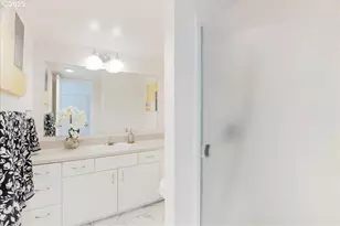 6645 W Burnside St, Portland, OR 97210 - Photo 16