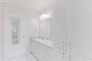 6645 W Burnside St, Portland, OR 97210 - Photo 20