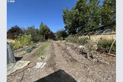 1239 N Myrtle Rd, Myrtle Creek, OR 97457 - Photo 4