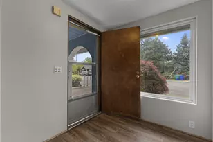 5327 SE Ogden St, Portland, OR 97206 - Photo 4