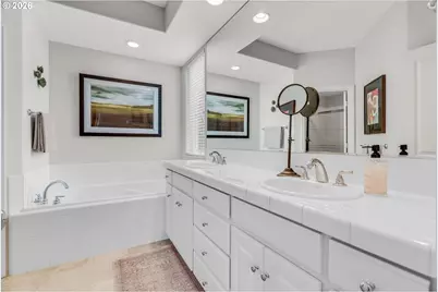 2526 NW Marsden Pl, Portland, OR 97229 - Photo 22