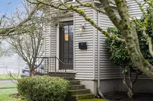 1036 NE Cowls St, McMinnville, OR 97128 - Photo 2