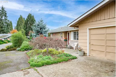 204 Carthage Ave, Eugene, OR 97404 - Photo 2