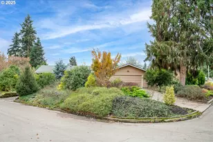 204 Carthage Ave, Eugene, OR 97404 - Photo 6