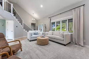 558 NE Joanne Cir, Hillsboro, OR 97124 - Photo 8