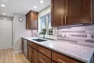 558 NE Joanne Cir, Hillsboro, OR 97124 - Photo 14