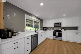 745 S 71st St, Springfield, OR 97478 - Photo 16
