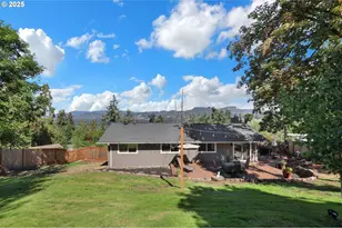 745 S 71st St, Springfield, OR 97478 - Photo 4