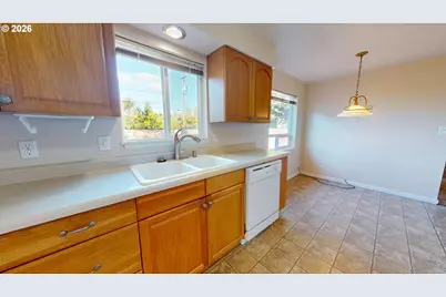 354 V St, Springfield, OR 97477 - Photo 10
