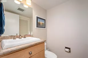 419 N Tomahawk Island Dr, Portland, OR 97217 - Photo 28