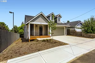 415 Pearl St, Oregon City, OR 97045 - Photo 2