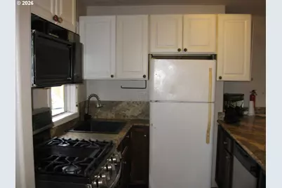 8278 SE Clatsop St, Happy Valley, OR 97086 - Photo 2