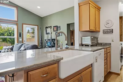 16100 SW Queen Victoria Pl, King City, OR 97224 - Photo 8