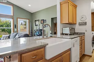16100 SW Queen Victoria Pl, King City, OR 97224 - Photo 8