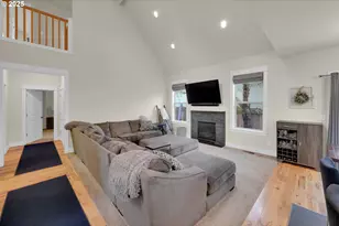 303 Lenore Loop, Eugene, OR 97404 - Photo 4