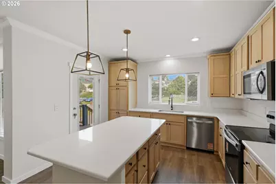 1560 Monroe St, North Bend, OR 97459 - Photo 14