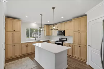 1560 Monroe St, North Bend, OR 97459 - Photo 10