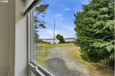 1560 Monroe St, North Bend, OR 97459 - Photo 14