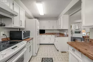 60 NE 23rd St, Gresham, OR 97030 - Photo 10