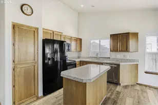 1252 NE 22nd Ave, Hillsboro, OR 97124 - Photo 8