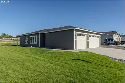 821 SE 9th Dr, Hermiston, OR 97838 - Photo 2