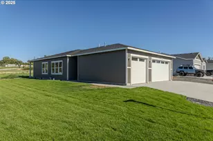 821 SE 9th Dr, Hermiston, OR 97838 - Photo 2