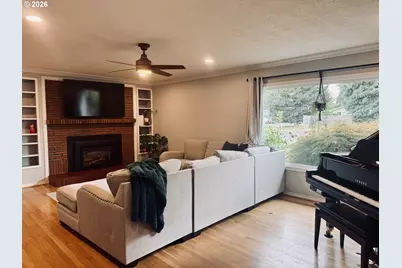 356 NE 10th Ave, Canby, OR 97013 - Photo 2